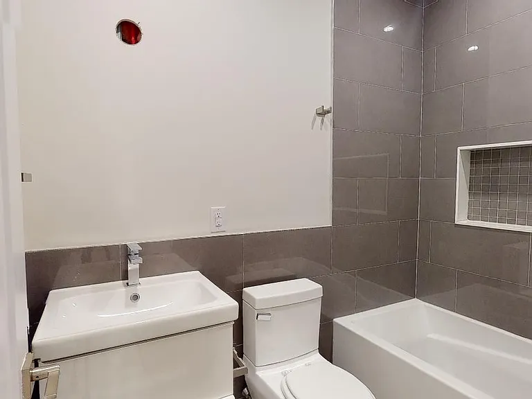 662 N 15th St #1 — Photo 12