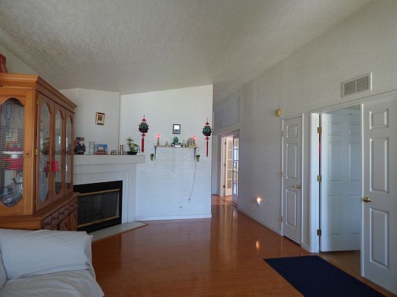 4th image of 145 Harriet Ave