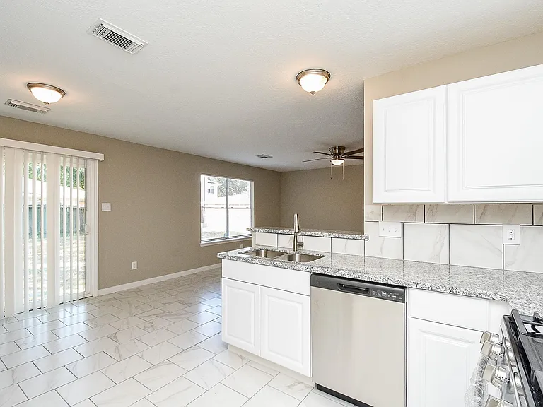 7818 Summer Place Dr — Photo 15