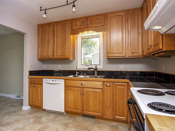 4th image of 1412 Delta Dr