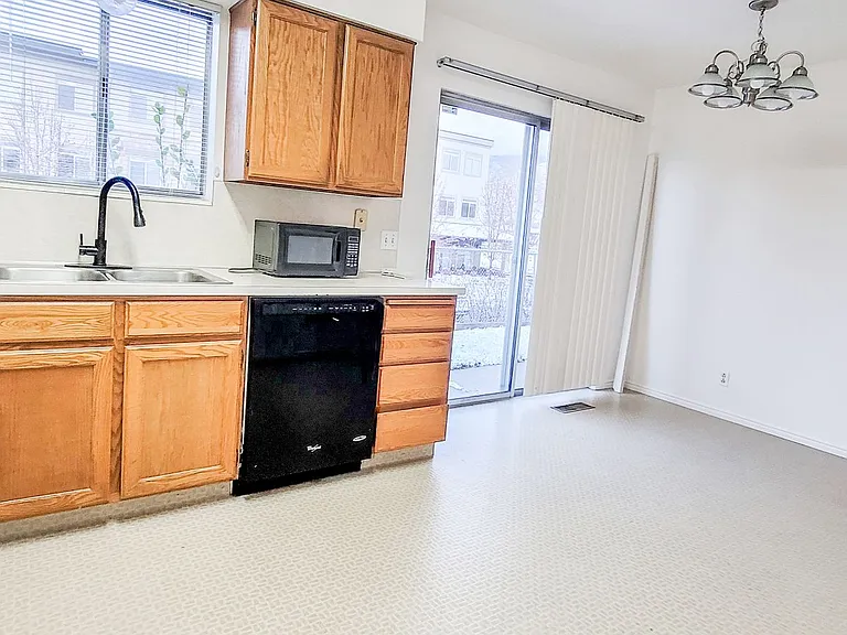 392 W 400 N — Photo 7