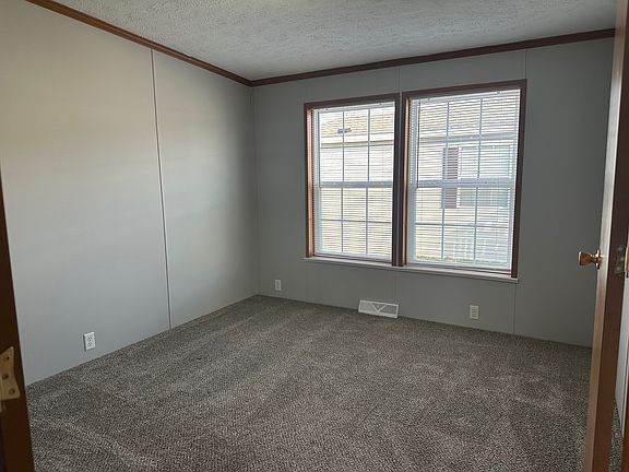 5th image of 342 White Oak Ln #342