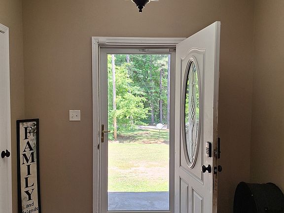 4th image of 806 Springfield Cir
