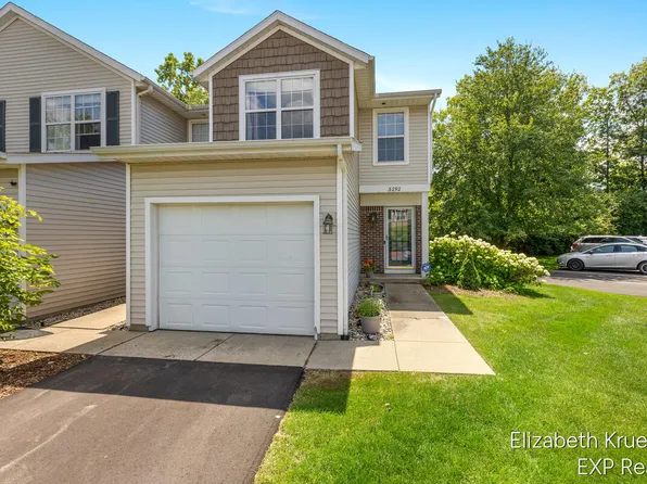 3292 Park Ridge Ln NE, Grand Rapids, MI 49525