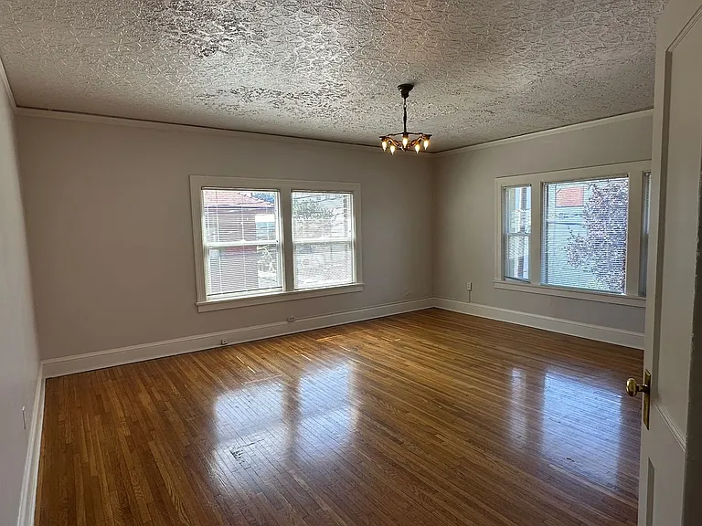635 NE Randall Ave — Photo 7