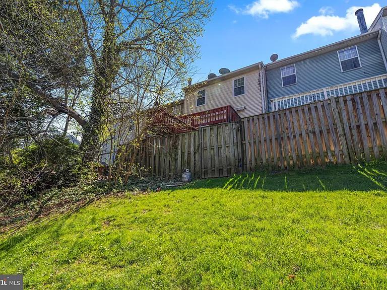 1095 Travis Ln — Photo 16