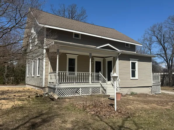 42 S 6th Ave, Fruitport, MI 49415