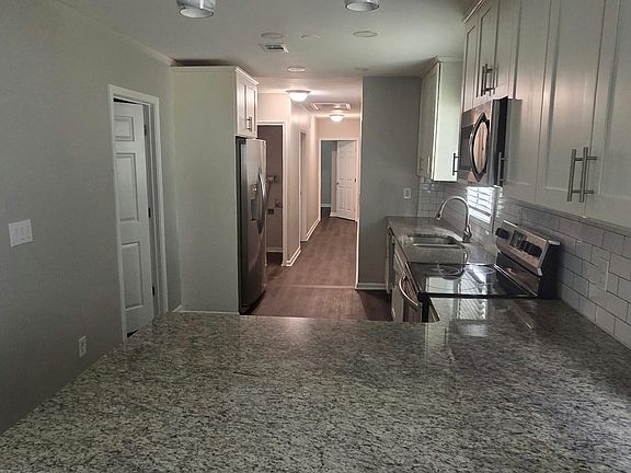 4th image of 960 Sims St SW