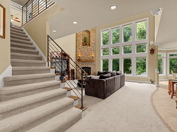 5th image of 100 Lakecrest Cir
