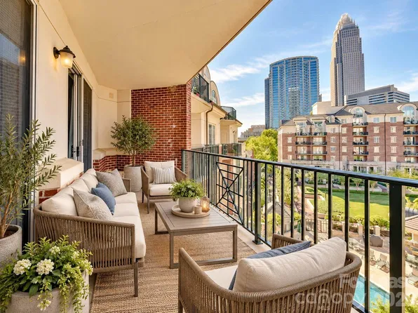 300 W 5th St, Charlotte, NC