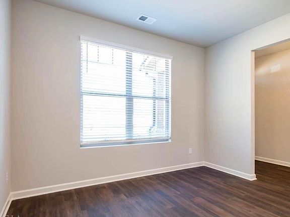 4th image of 639 Blue Juniper Cir