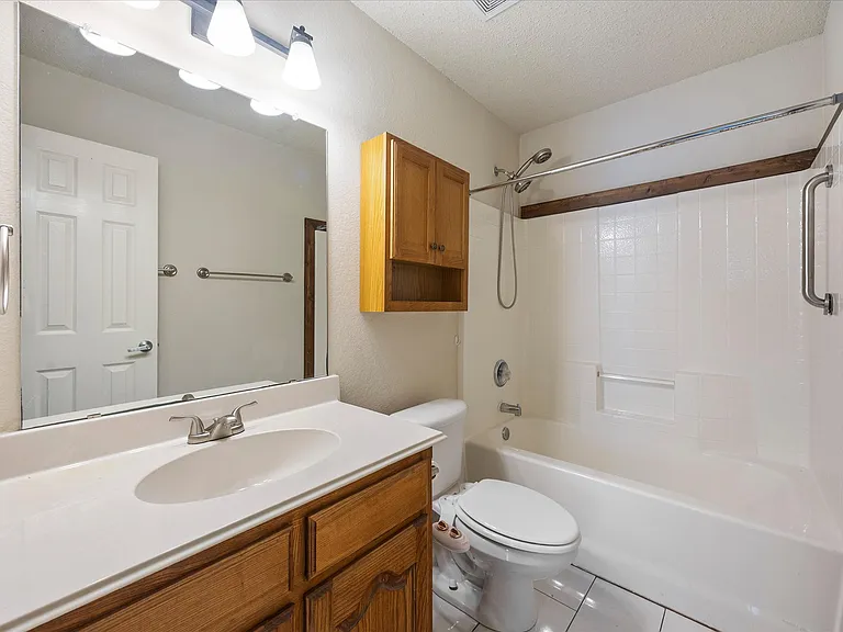 2701 Redwood St — Photo 14