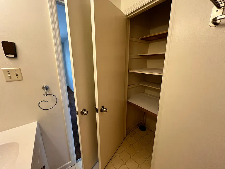 Salem VA 1 Bdrm Apt — Photo 17