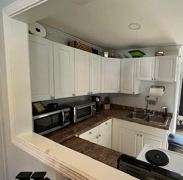 10-12 Elm St — Photo 4