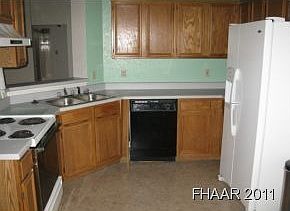 4th image of 410 E Hogan Dr