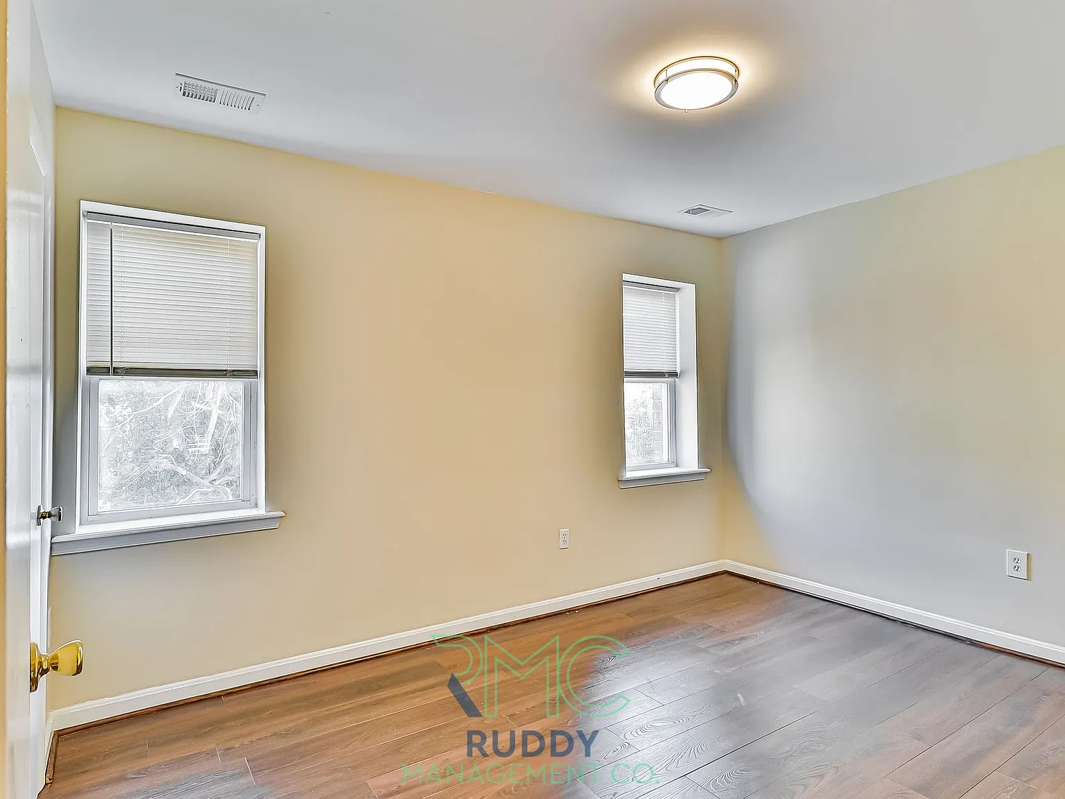 Come Home to Buena Vista 3 Bedroom Apartment in SE Washington DC — Photo 4