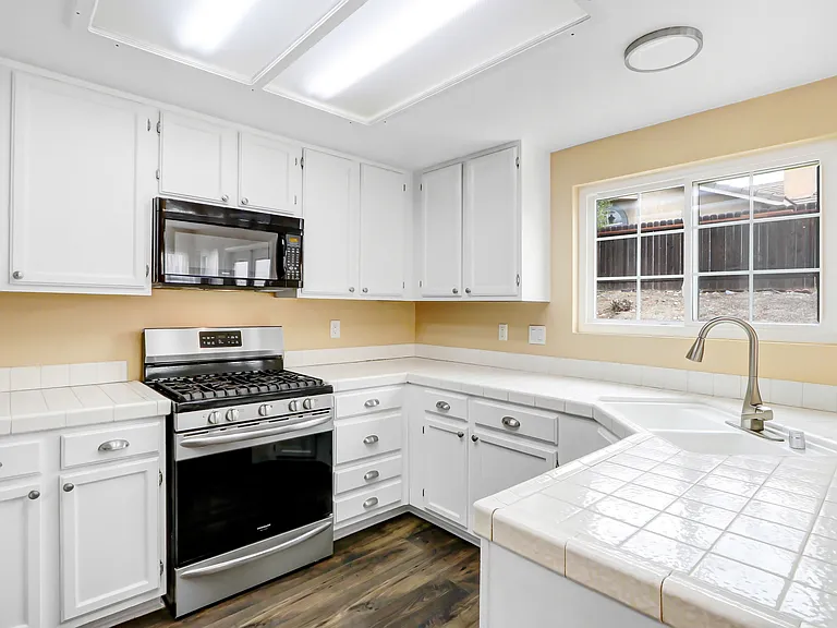 11130 Charleston St — Photo 6
