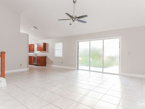 4th image of 733 NE Lanfair St
