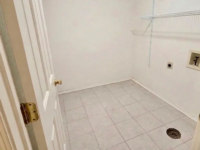 S 86th East Cir — Photo 30