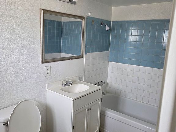 4th image of 2921 E Elm Ave #4