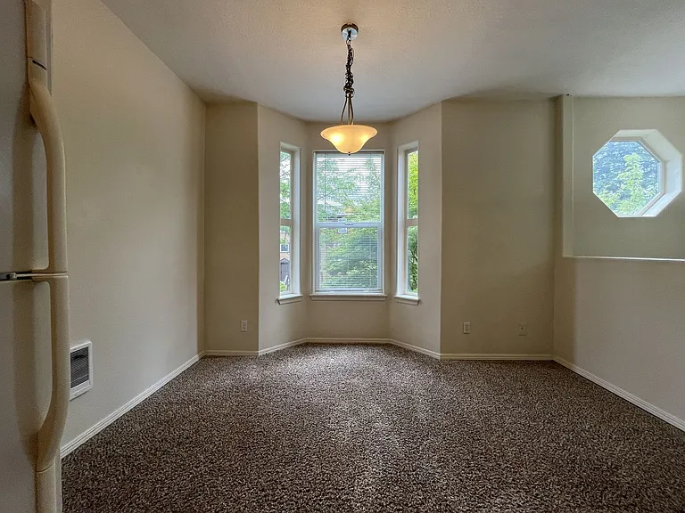 149 NE 75th Ave — Photo 12