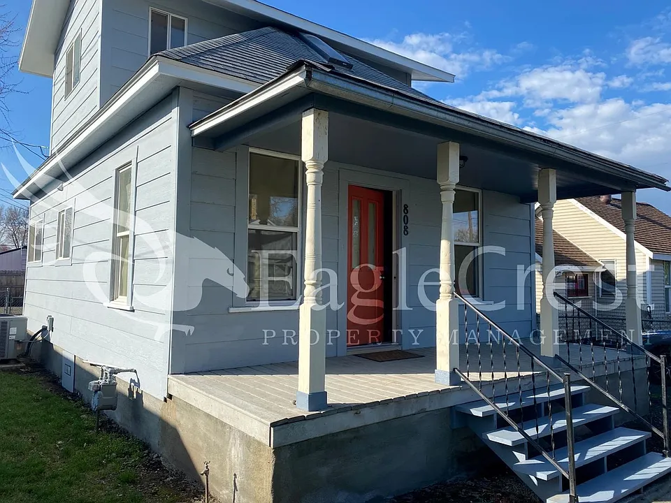 808 Edgewood St