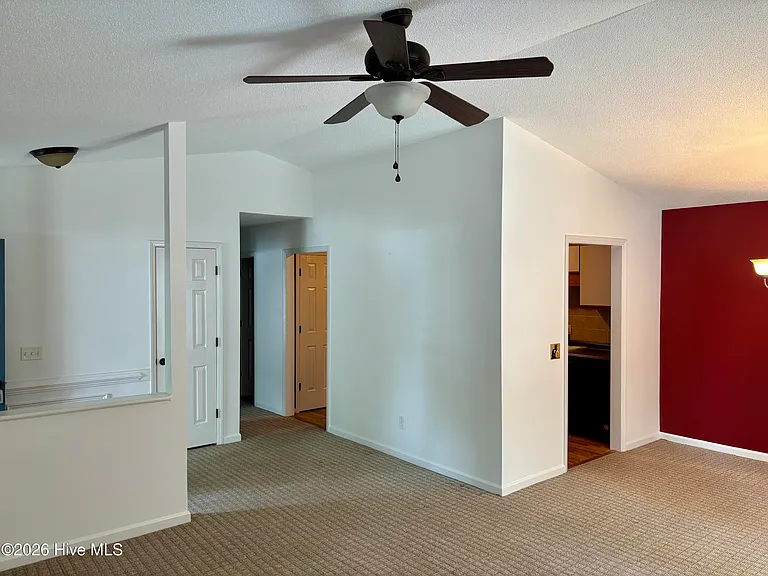 143 Pine Branches Close — Photo 5