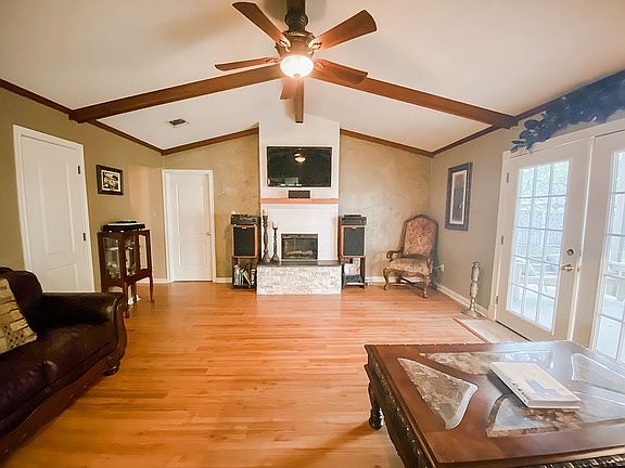 5th image of 302 Wellington Dr
