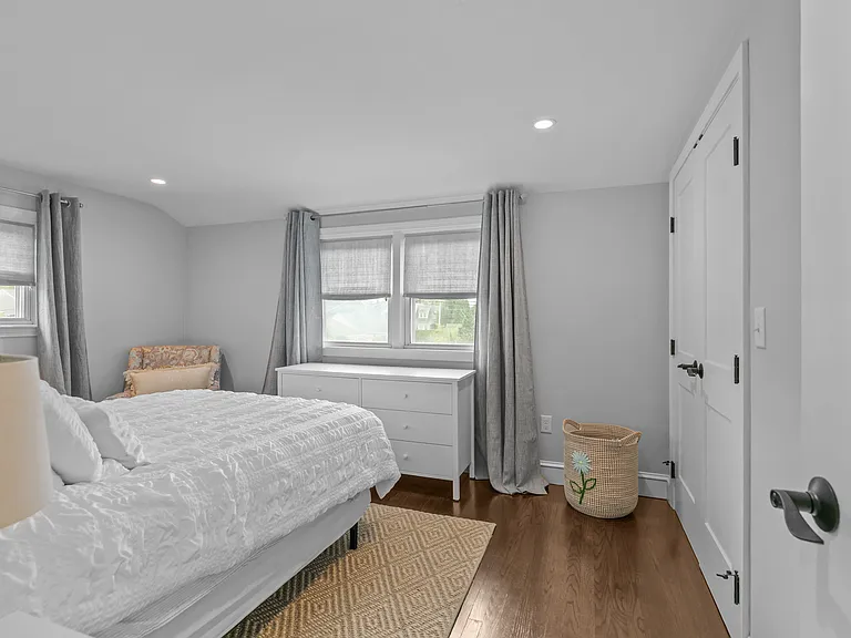 18 Sylvan Ter — Photo 28
