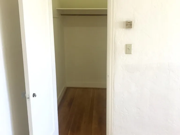T0108 - Laurelview Apartments — Photo 18
