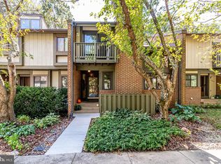 2210 Glencourse Ln, Reston, VA 20191