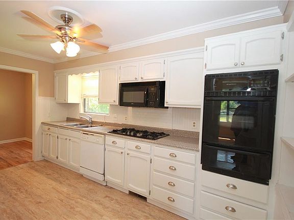 5th image of 2218 Green Rock Ln