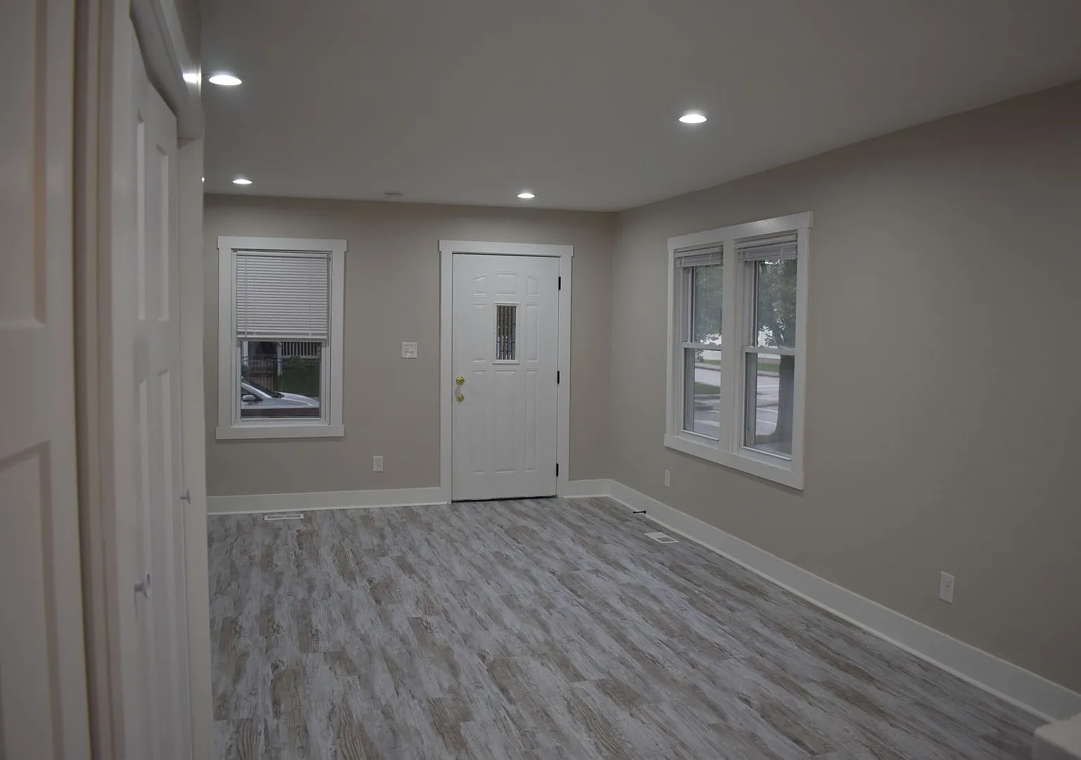 2406 North Talbott Street — Photo 3