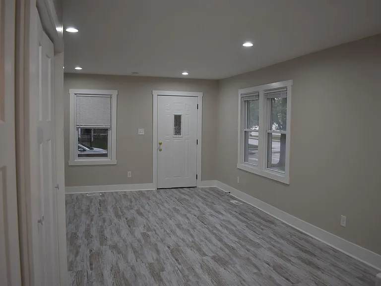 2406 N Talbott St — Photo 3