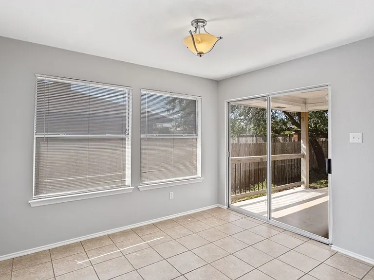 1514 Royce Ln — Photo 10