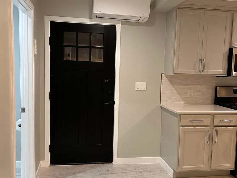 13884 Garrick Ave — Photo 4