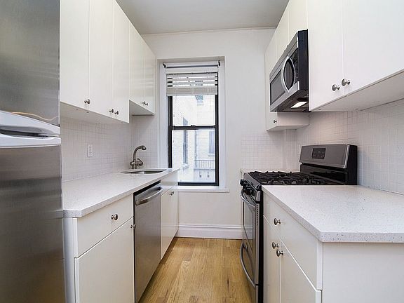 5th image of 442 Hudson St #1E