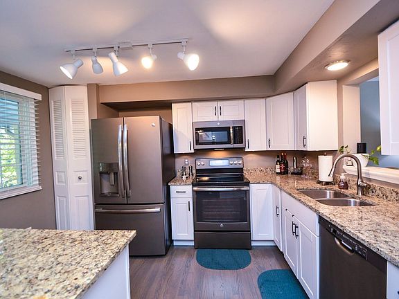 4th image of 5227 Chapel Cove Ct