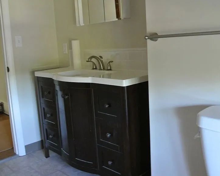 One and Two Bedroom Apartment Building — Photo 10