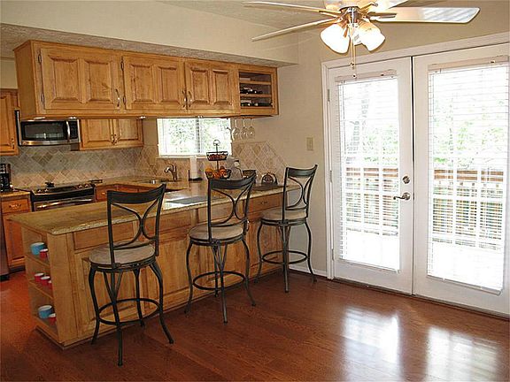5th image of 3147 Silver Falls Dr