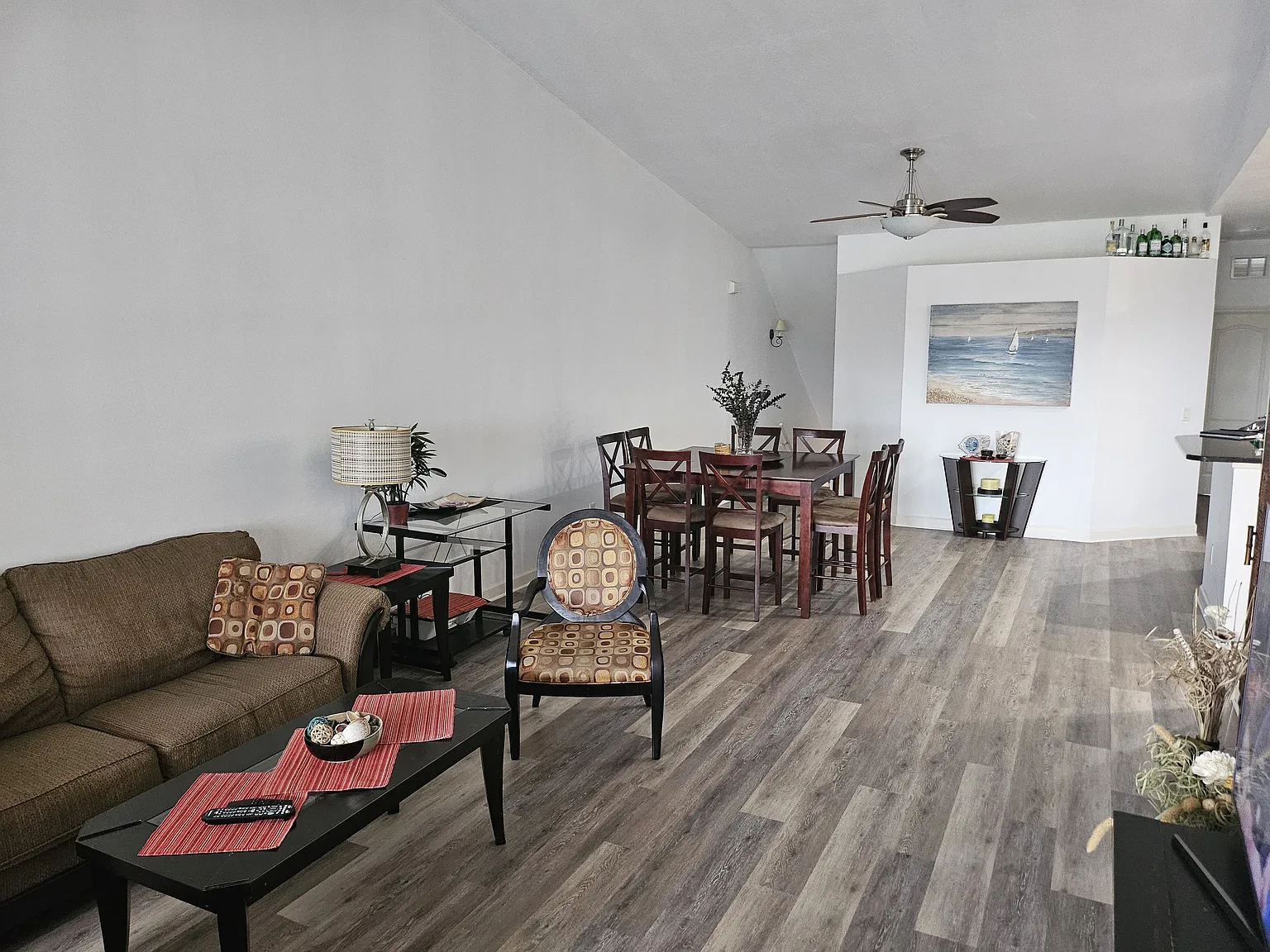 3 bed, 1610 sqft, $3,000 — Photo 3