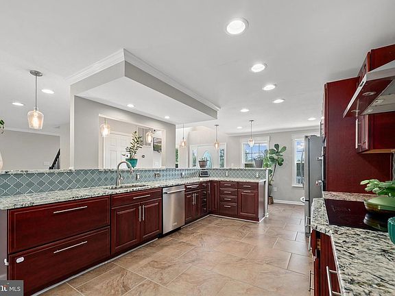 4th image of 1317 Brooke Rd