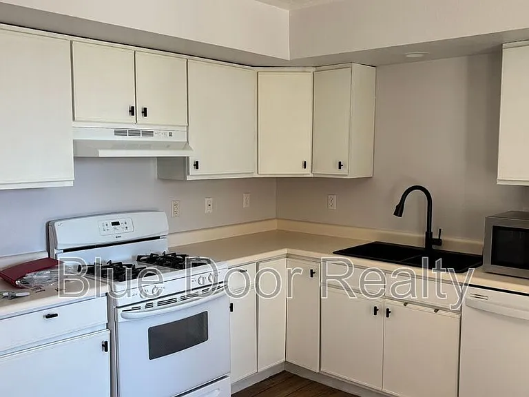 2125 Sierra Ln NE — Photo 11