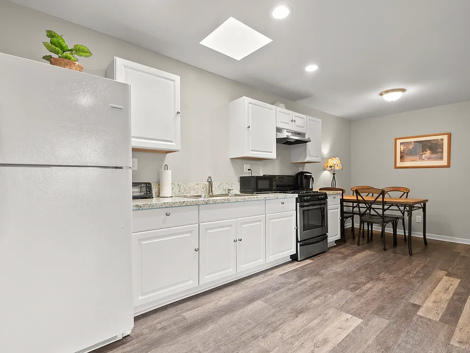 217 E Carroll Ave #B