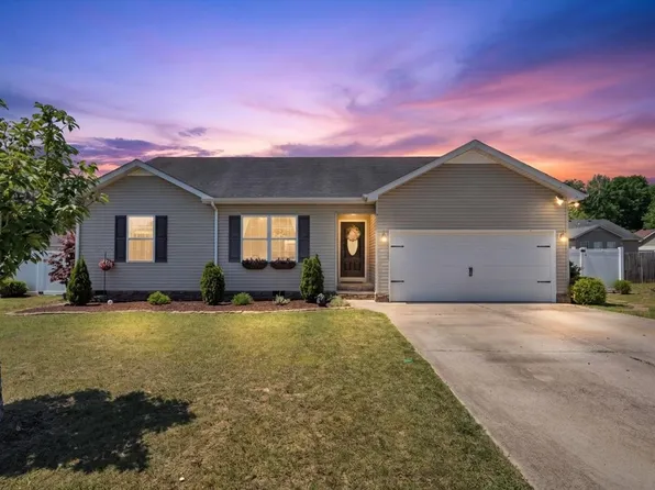 211 Williamsburg Cir, Tullahoma, TN 37388