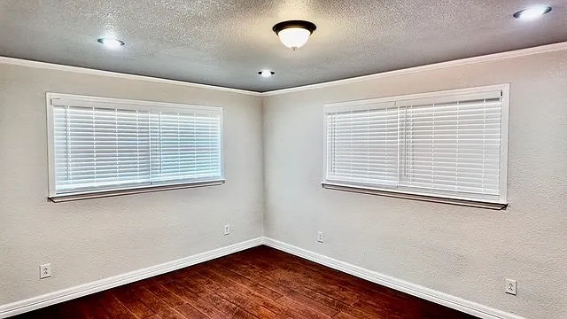 1706 Emerald Ave — Photo 16