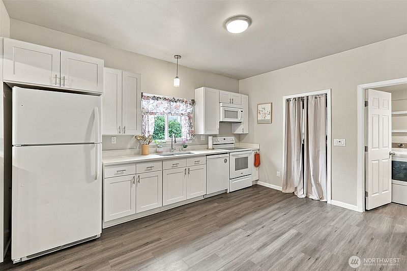 5th image of 303 G Street SE
