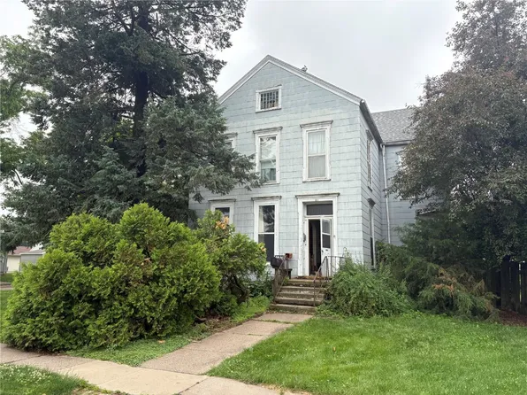 321 E 2nd St, Washington, IA 52353