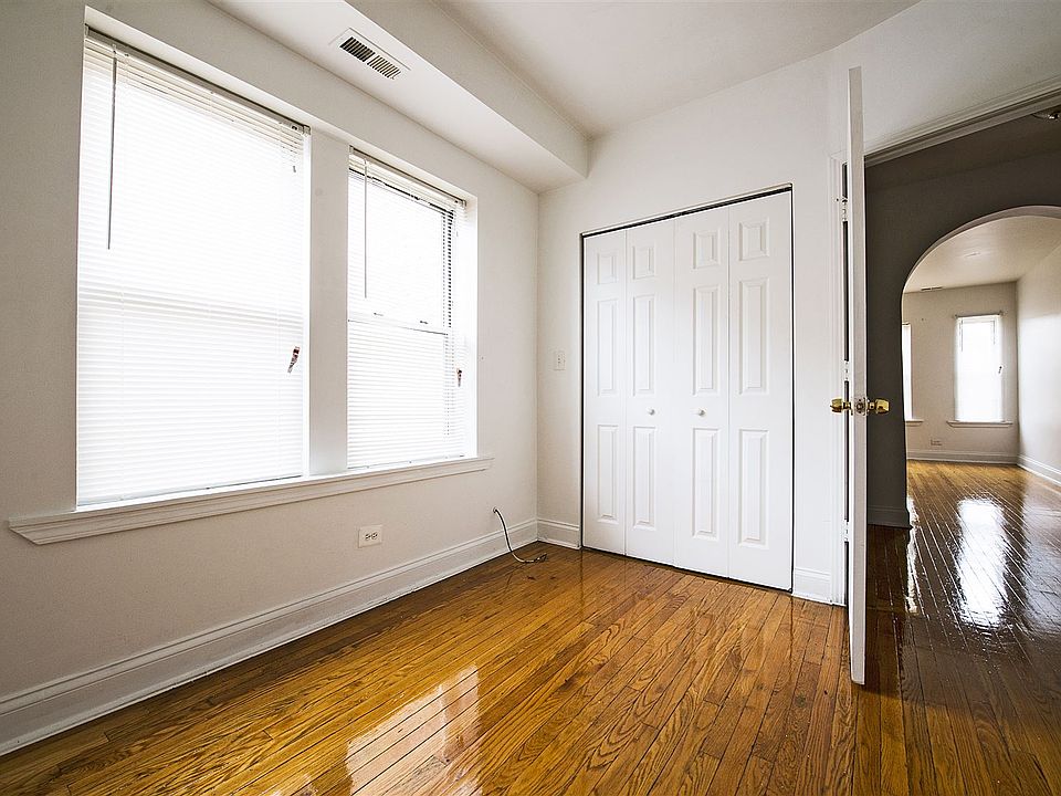 5732 W Washington Blvd Apartments Chicago Bedroom_02
