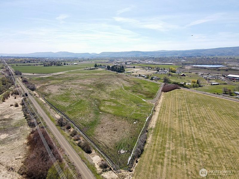 5th image of 2 xx Dry Creek Road